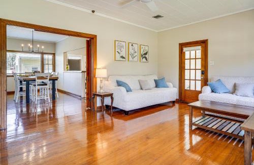 Baldwin House | Peaceful Patio & Sunroom: Baldwin Retreat