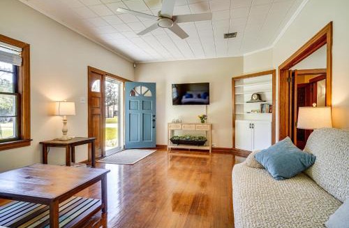 Baldwin House | Peaceful Patio & Sunroom: Baldwin Retreat
