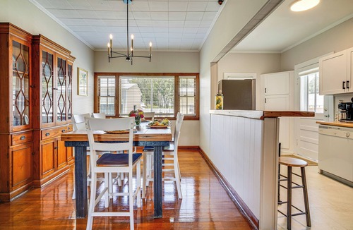 Baldwin House | Peaceful Patio & Sunroom: Baldwin Retreat