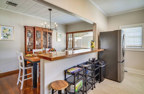 Baldwin House | Peaceful Patio & Sunroom: Baldwin Retreat