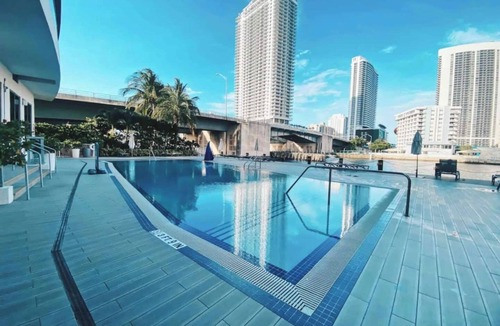 Hallandale Beach Apartment | Peaceful Patio- Beachside Services - 18th Floor