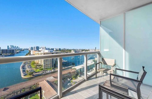Hallandale Beach Apartment | Peaceful Patio- Beachside Services - 18th Floor