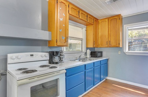 Lakeview  Jefferson County Apartment | Peaceful & Pet Friendly: Port Arthur Apt w/Yard
