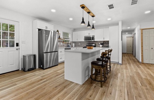 Springtree House | Peaceful Pet Friendly Home with fenced yard