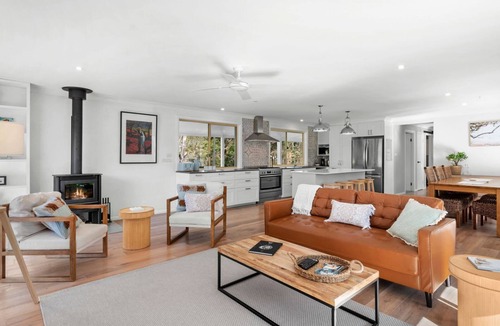 Malua Bay House | Peaceful pet friendly home on acres