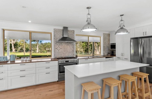 Malua Bay House | Peaceful pet friendly home on acres