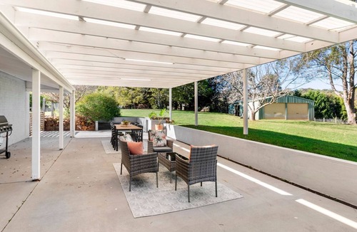 Malua Bay House | Peaceful pet friendly home on acres