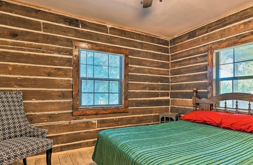 Robstown Cabin | Peaceful Pet-Friendly Cabin on Nueces River!