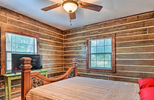 Robstown Cabin | Peaceful Pet-Friendly Cabin on Nueces River!