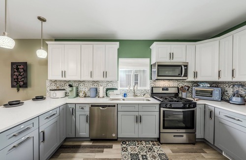 Ottawa House | Peaceful Pet-Friendly Cottage Near Starved Rock+EV Charger+Fully Fanced Yard!