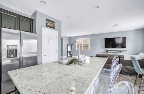 Whitney House | Peaceful, Pet Friendly & Gated