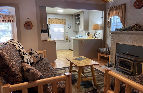 Town of Webb House | Peaceful Pines Cottage 5 minutes from Old Forge - Lake Access to Lake Tekini
