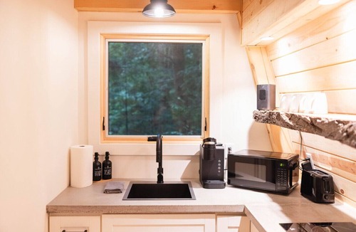 Tylersburg Cabin | Peaceful Pines Luxury Treehouse