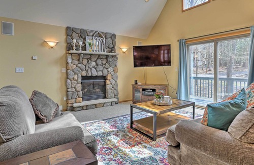Hamlin Cabin | Peaceful Poconos Cabin w/ Lake Access & Views!