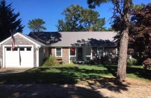 East Harwich House | Peaceful Pond Front Getaway