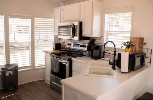 Archie House | Peaceful Pondside Stay