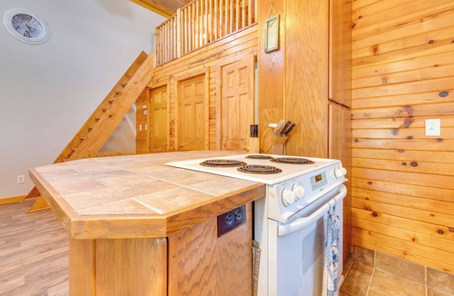 Graymont Condo | Peaceful Pontiac Barndominium Near Local Museums