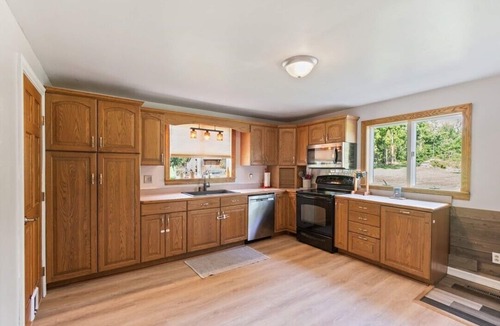 Wolcott House | Peaceful Port Bay retreat for fall or holiday stay