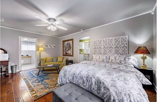 Shelby Hills Cottage | PEACEFUL PRIVATE COTTAGE-WALK TO PARK-5 MINS TO DOWN TOWN