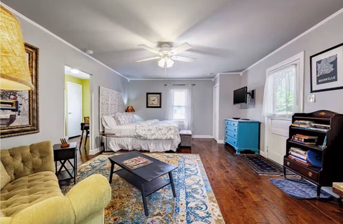 Shelby Hills Cottage | PEACEFUL PRIVATE COTTAGE-WALK TO PARK-5 MINS TO DOWN TOWN