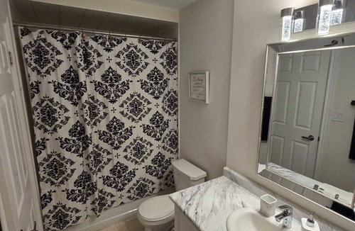 Bowmanville House | Peaceful Private Haven