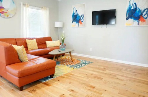 Peoplestown House | Peaceful Private Master Bedroom Suite with Balcony