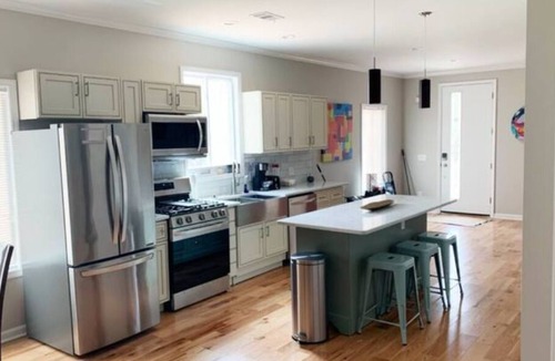 Peoplestown House | Peaceful Private Master Bedroom Suite with Balcony