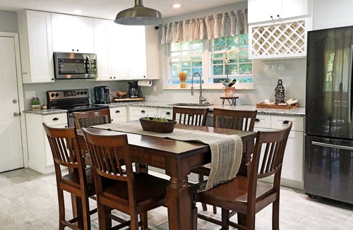 Sevierville Cottage | Peaceful, Private Mountain Cottage 13miles from Gatlinburg & Pigeon Forge.