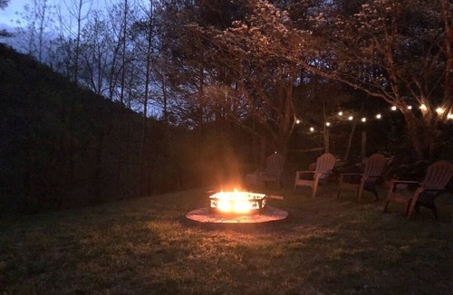 Sevierville Cottage | Peaceful, Private Mountain Cottage 13miles from Gatlinburg & Pigeon Forge.