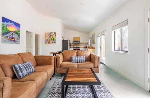 Boerne House | Peaceful & Private Riverfront Modern 3/3 on a 1.7 Acre Nature Dog Friendly