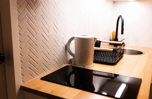 Shailer Park Apartment | Peaceful Private Studio in a convenient location