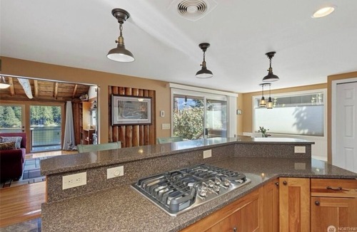 Sedro-Woolley Cabin | Peaceful, Private, Cozy Lakefront Cabin, stunning views.