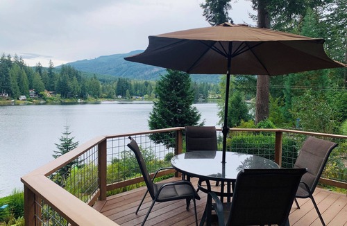 Sedro-Woolley Cabin | Peaceful, Private, Cozy Lakefront Cabin, stunning views.