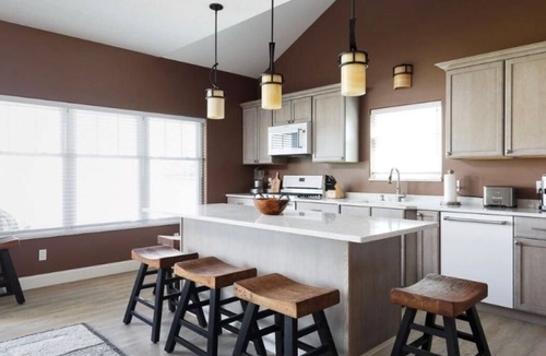 Redwood House | Peaceful Private Waterfront Home