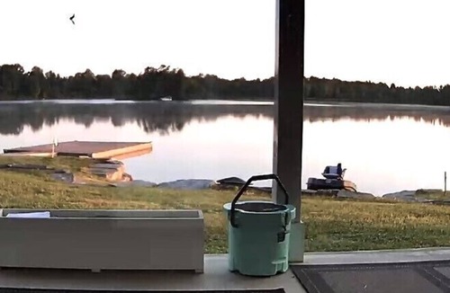 Redwood House | Peaceful Private Waterfront Home