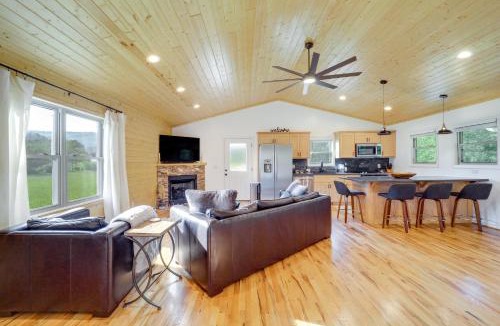 Purlear House | Peaceful Purlear Vacation Rental with Creek Access!
