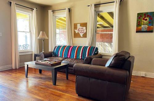 Five Points House | Peaceful pvt room in shared home near lively Downtown San Antonio