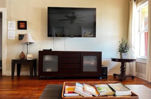 Five Points House | Peaceful pvt room in shared home near lively Downtown San Antonio