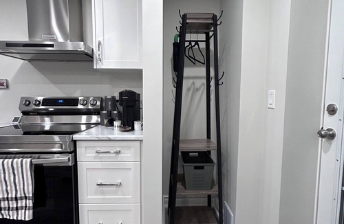 West Oak Trails Apartment | Peaceful & quiet 2 bedroom apartment in the quaint residential Town of Oakville.