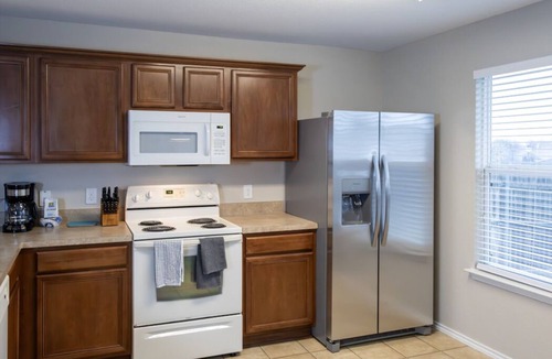 Fort Worth House | Peaceful & Quiet Neighborhood 30 Days Minimum Stay 30 Min from AT&T Stadium