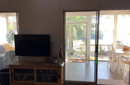 Oakhurst House | Peaceful, quiet waterfront get-away.