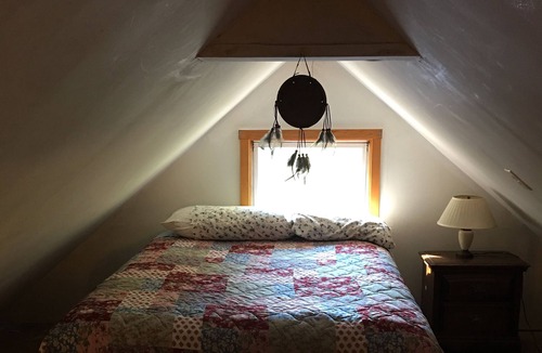 Beddington Cottage | Peaceful, quite, waterfront cottage. Open description window fully.