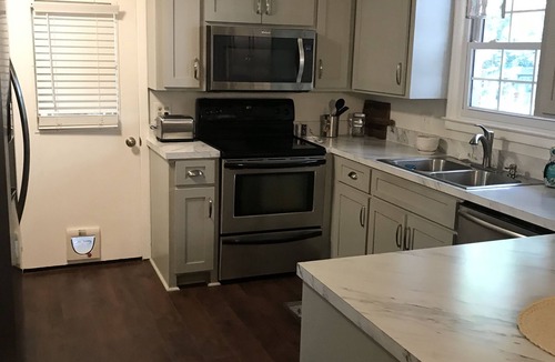 Oak Grove House | Peaceful ranch home close to downtown