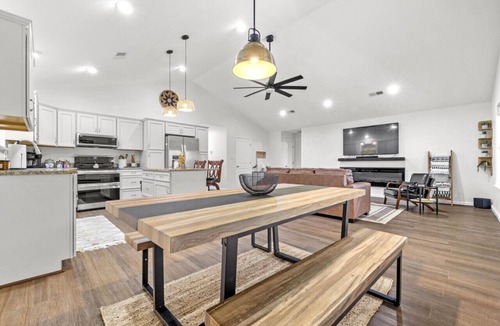 Isabella House | Peaceful Ranch w/Hot Tub and Lake Views