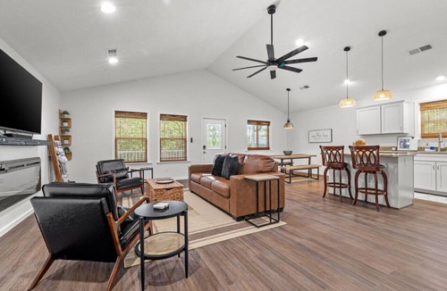 Isabella House | Peaceful Ranch w/Hot Tub and Lake Views