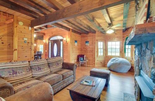 Spottswood House | Peaceful Raphine Cottage with Deck and Fireplace!
