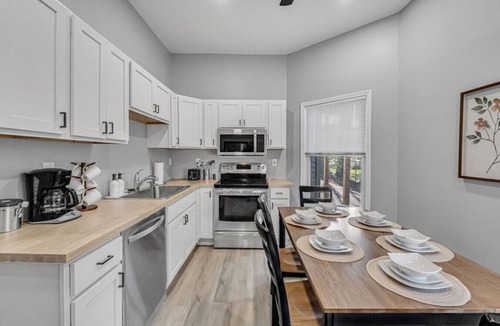 Hough Apartment | Peaceful & Relaxing Three Bedroom