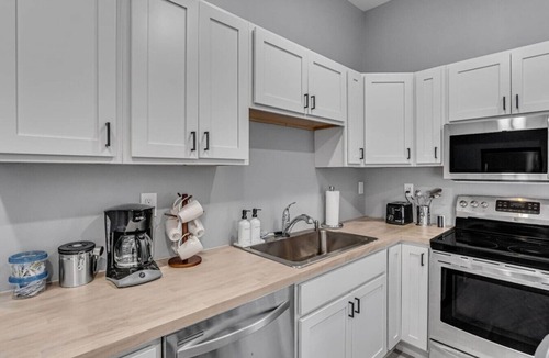 Hough Apartment | Peaceful & Relaxing Three Bedroom