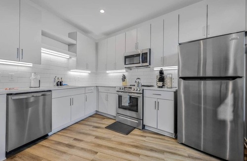 Hadley - Washington Apartment | Peaceful Retreat | City Views, Close to Broadway