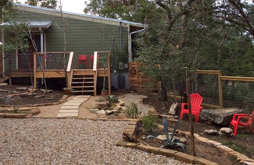 Aqua Monte Apartment | Peaceful retreat near Lake Austin and Lake Travis. Fifteen minutes to downtown.